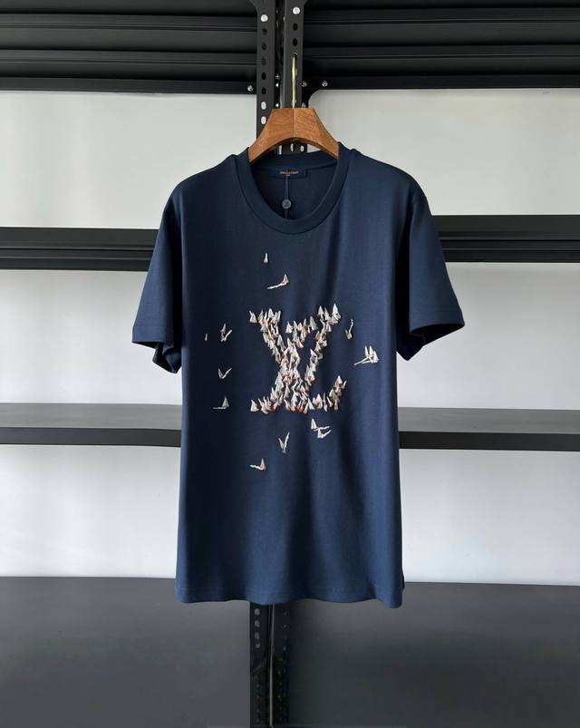 The new Marque I. Vuitton sailboat T-shirt has arrived this season. This cotton