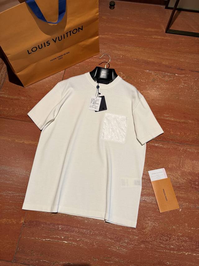I really recommend this Louis V* white knit suit to you!! It's finally here! The