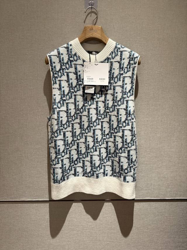 Dio* 25Fw Abstract letter jacquard crew neck vest! This small vest is so stunnin