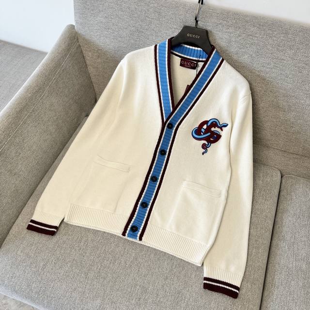Exclusive ~ Gucci Chinese New Year Selected Patch Wool Cardigan The snake patte