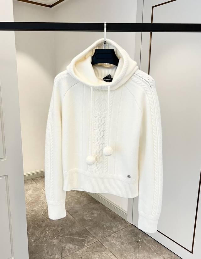 Chanel Coconeige ski collection hooded cashmere sweater, basic yet stylish. Made