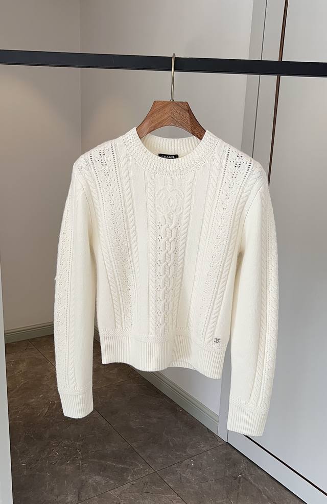 Chanel 25N Coconeige Ski Collection Crew Neck Cashmere Sweater. Basic yet stylis