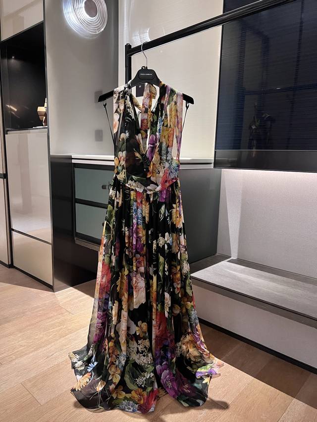 25 Early Autumn New Resort Collection Silk Printed Backless Dress! A Must-Have f