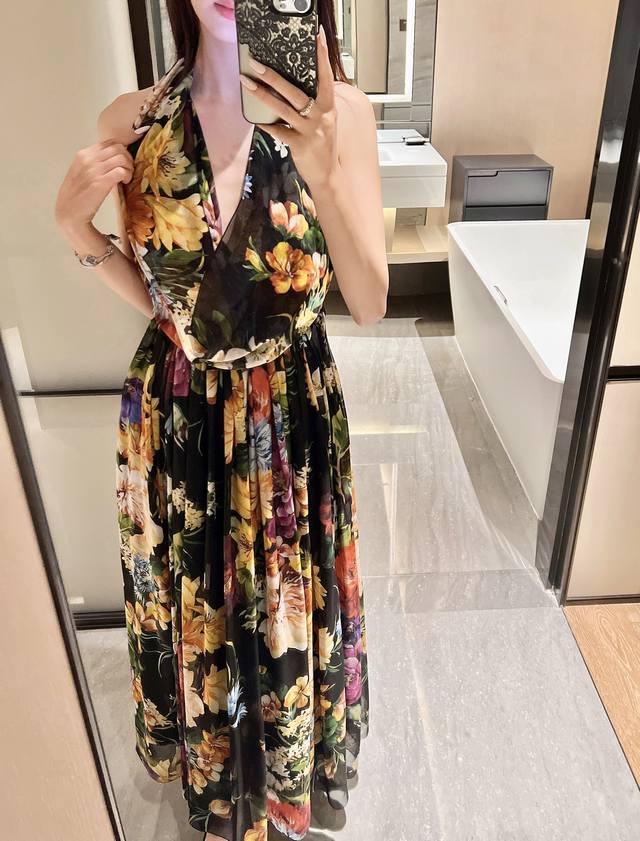 25 Early Autumn New Resort Collection Silk Printed Halter Dress! A Must-Have for