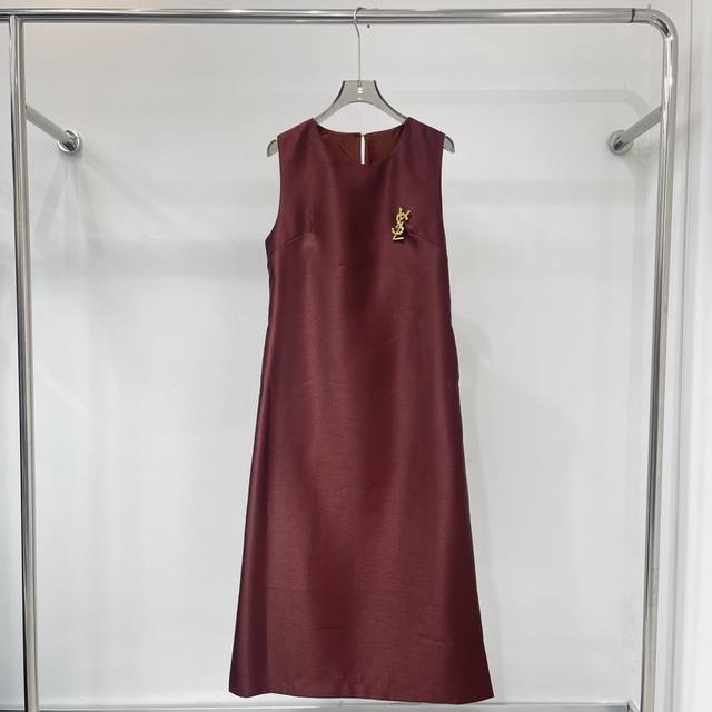 New style sleeveless dress, made of imported fabrics, super comfortable and ski