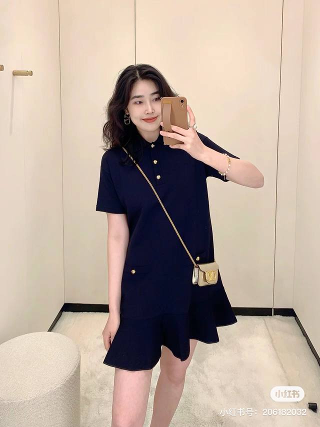 22095 V fishtail dress silk wool small gold button embellishment just right exqu