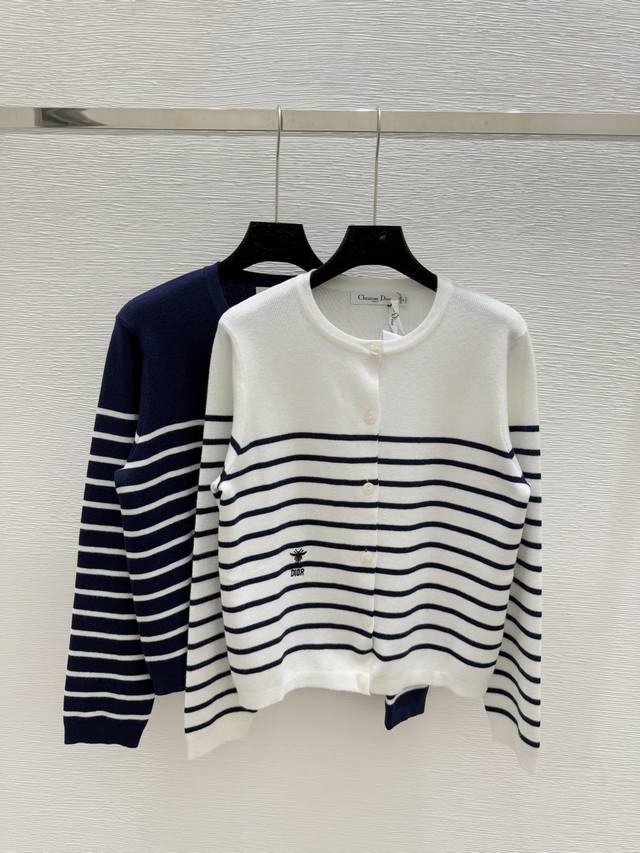 D's early autumn new striped round neck knitted long-sleeved cardigan Color: Whi