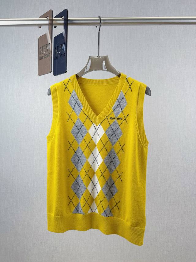 Miu home | Diamond V-neck vest 100% wool V-neck pullover vest cut, spiral patter