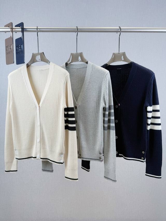 Tb | Four-bar V-neck cardigan 55% wool, 45% cotton V-neck cardigan design, the l