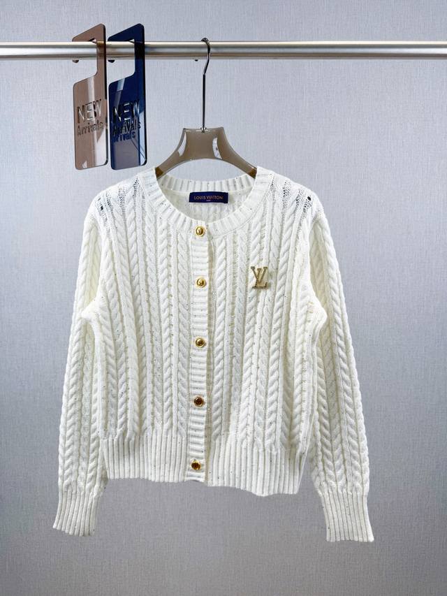 L Family | Jacquard Crew Neck Cardigan 100% cotton This round-neck, long-sleeved