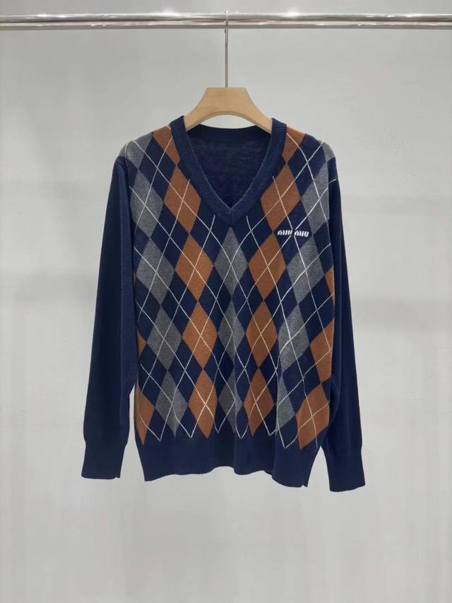 New Miumiu 25 early autumn new diamond letter intarsia logo V-neck knitted swea