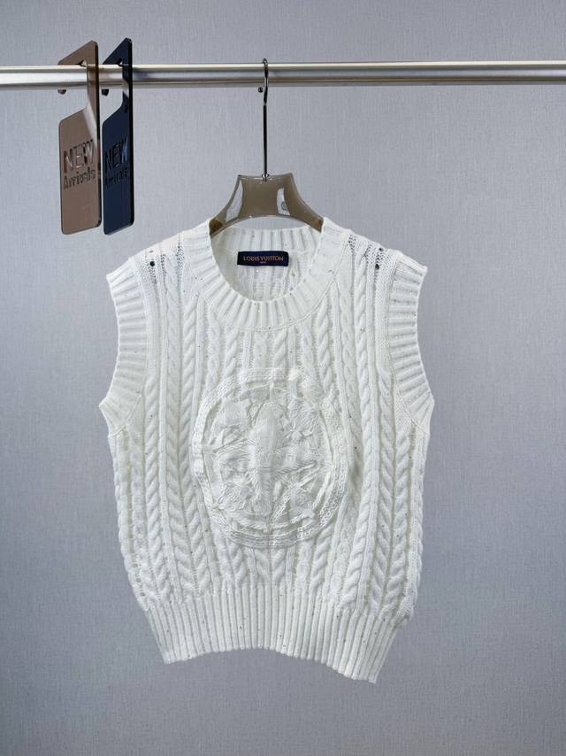L Family | Jacquard Knit Vest 100% cotton Round-neck knit vest with exquisite ch