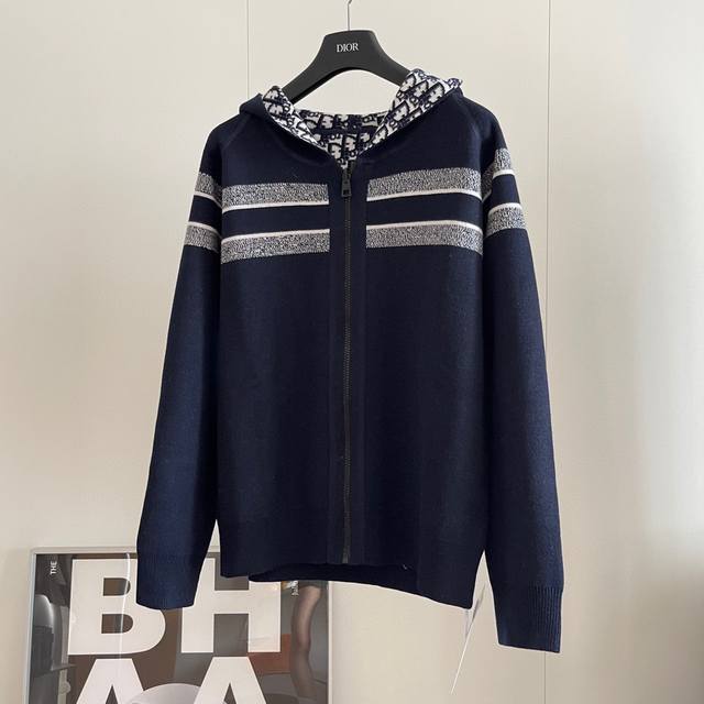 Dio' The hot item continues to sell well. Navy blue monogram double-sided jacqua