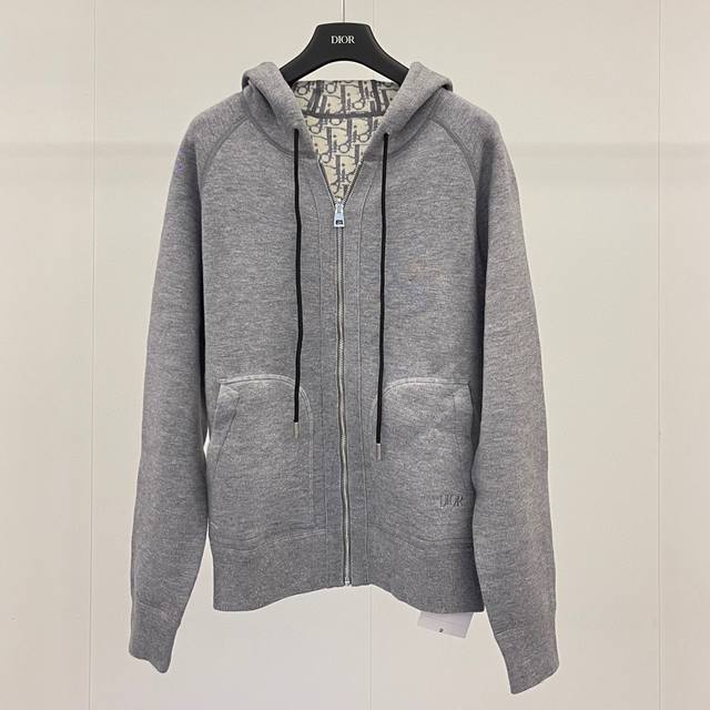 Dio' Hot-selling items continue to sell well. Double-faced cashmere monogram zip