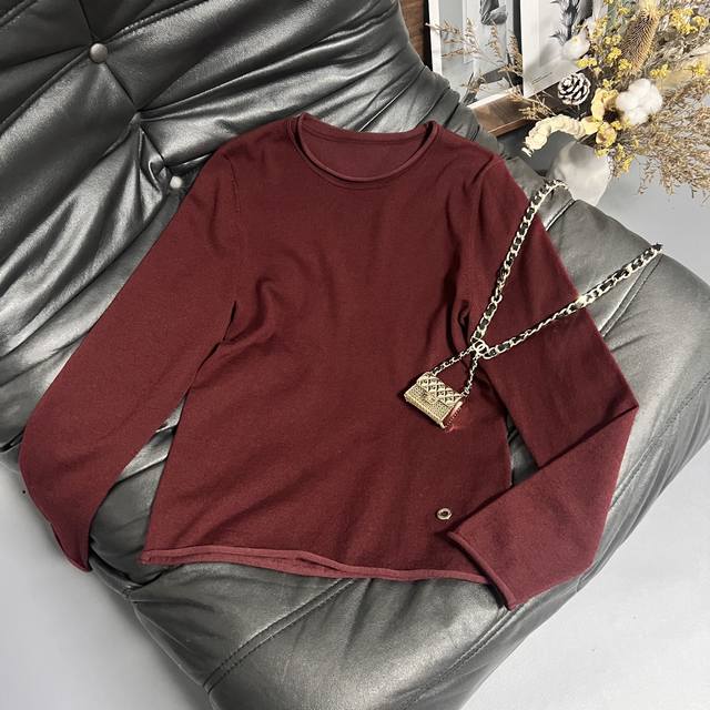 25 New early autumn woolen sweater base shirt has a practical feel for winter. r