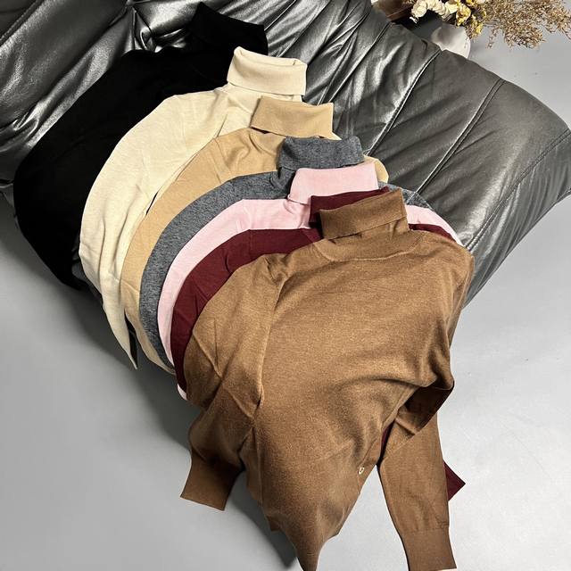 25 New early autumn Brown details A must-have base shirt for early autumn, high