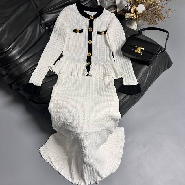 25 Early Autumn New Dress Long Temperament Dress, Full of Femininity on the Uppe
