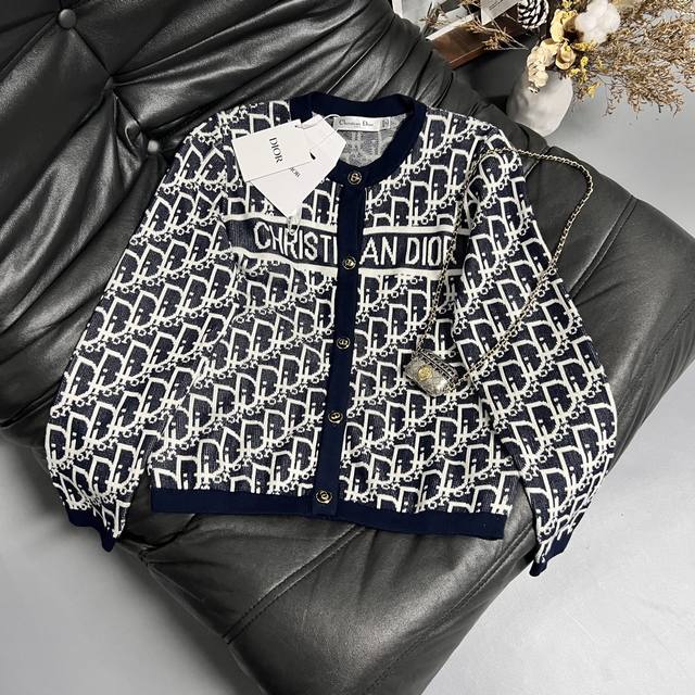 Dio*25 Early Autumn New Cardigan Details Blue and white color classic old flower