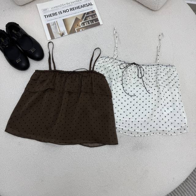 Suspender tops are recommended for summer. They can be either salty or sweet. Sp