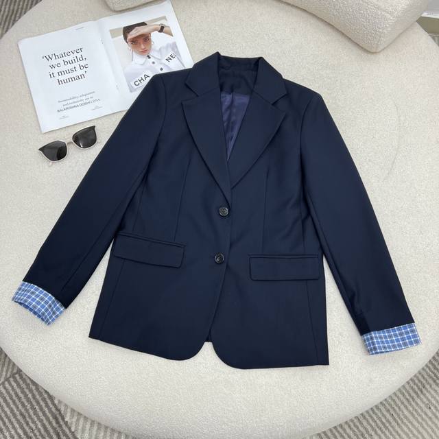 Li Landi's same-style contrasting plaid sleeves suit jacket in navy blue is ver