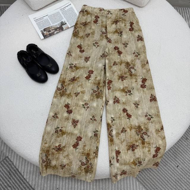 Retro and fashionable niche 25 Early autumn retro hollow embroidery floral print