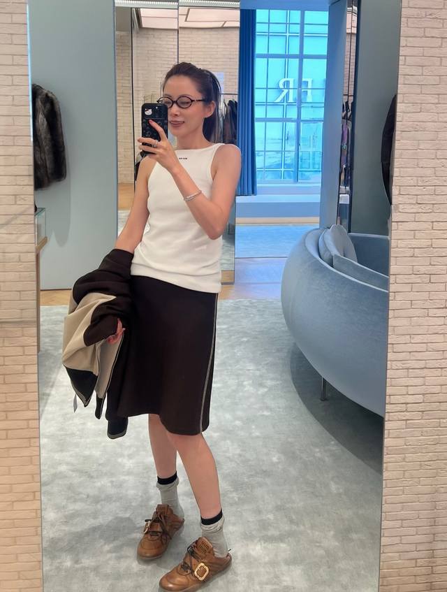 Mi25 new school style skirt is simple and loose, just right for early autumn, an