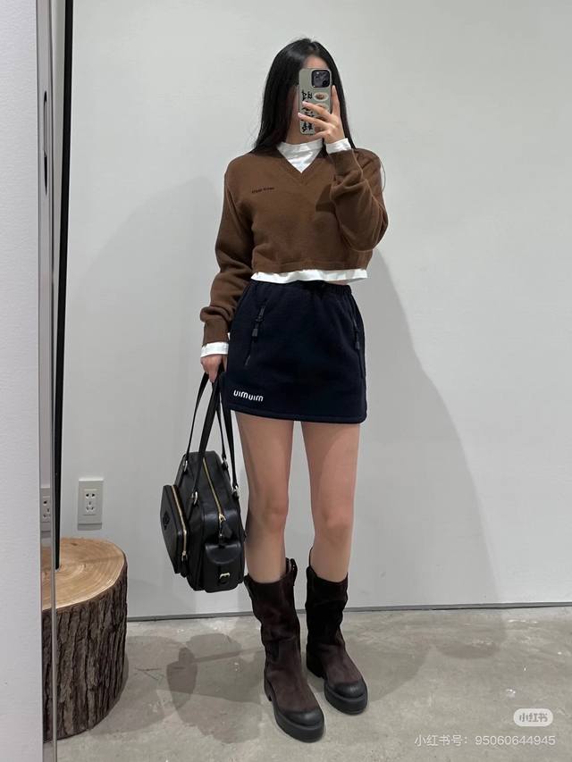 25 New drawstring fleece elastic short skirt with contrasting letter embroidery,