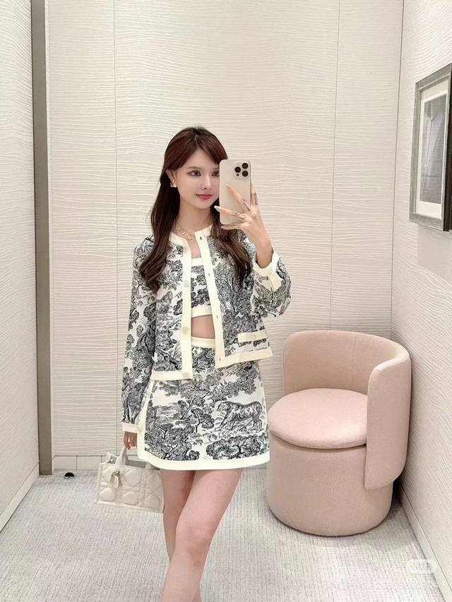 Custom Yb cotton yarn knitted cardigan with black and white natural jungle flor