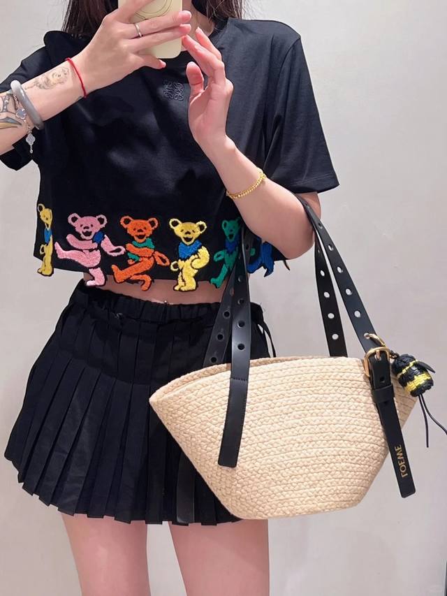 New Loe 25New Towel Embroidery Cartoon Rainbow Bear T-shirt Color: Black and Wh
