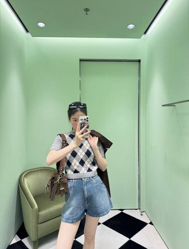 New Latest Pr 25New Diamond Pattern Cashmere Knit Short Sleeve Top Size: Sml DD