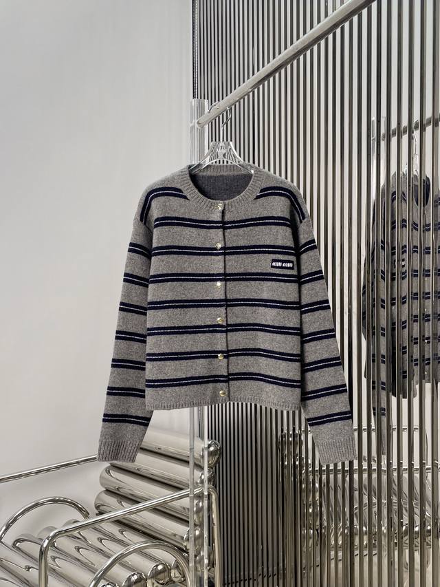 Real photos of the latest Miu 25New wool and cashmere knitted striped cardigan S