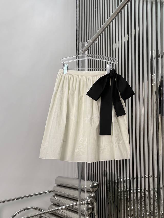 Real photos of the latest Miu 25New patch embroidered ribbon skirt Size: Sml DDD