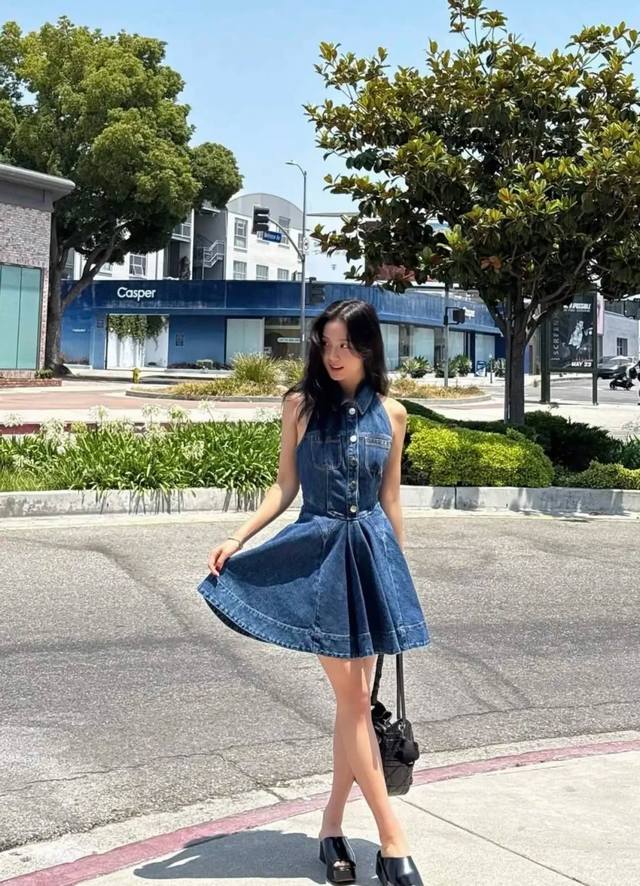 New S New halter neck backless denim dress Size: Sml P400 DDD