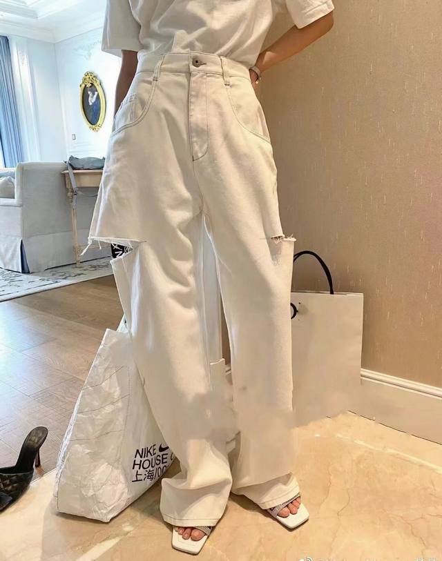 New latest Mm 25New knife cut white jeans size: Sml DDD