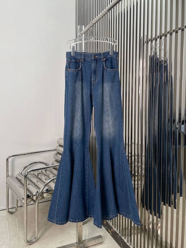 Actual photos of the latest Chloe 25New flared jeans Size: Sml DDD