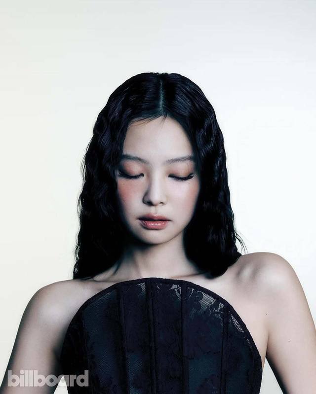 25Pf Early Autumn Jennie Many Stars with Markgong Lace Fishbone Tube Top Sml DDD
