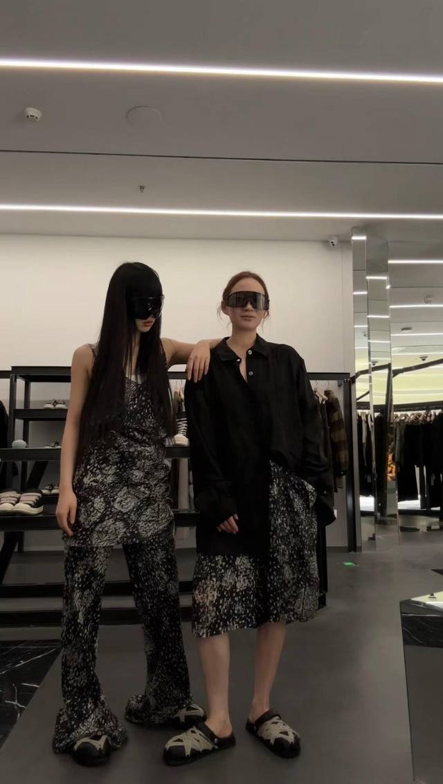 25Pf Early Autumn Rick Owens Silk Print Shirt Sml DDD: Black 25Pf Early Autumn R