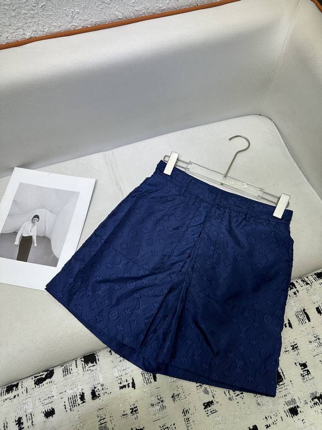 Louis Vuitton*2025 early autumn new style cut flower shorts design fashionable a
