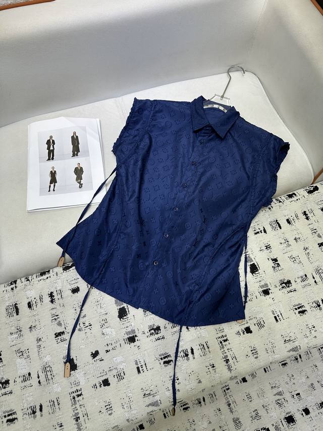Louis Vuitton*2025 early autumn new style cut flower top design fashionable atmo