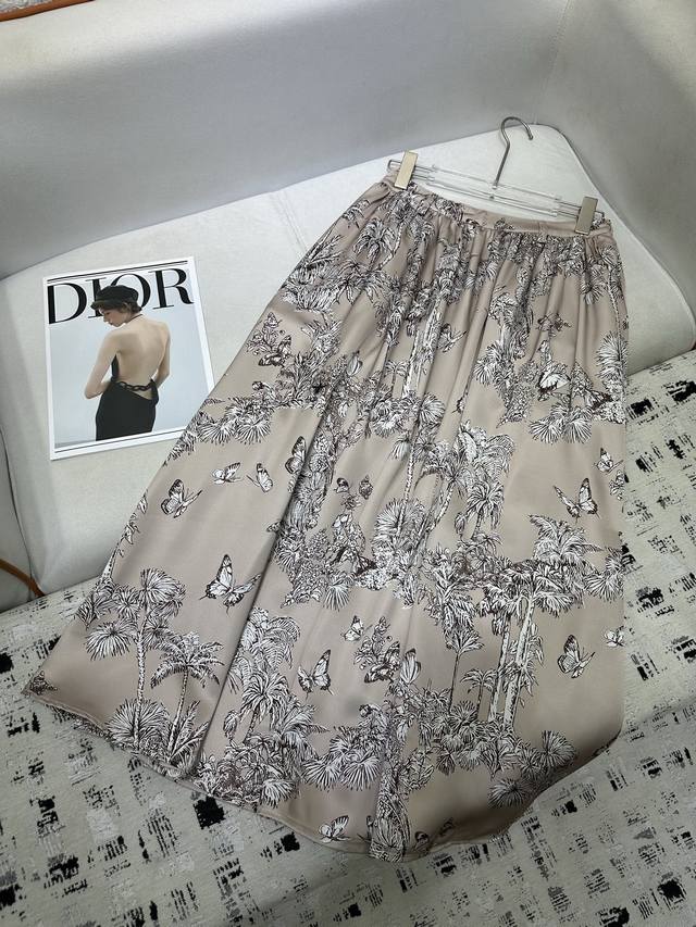 Dior* 2025 new style skirt with bee embroidery and decorative print fabric, soft