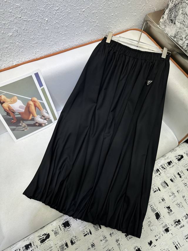 Prad*2025 Early Fall new style skirt with elastic waist and triangle brand logo.