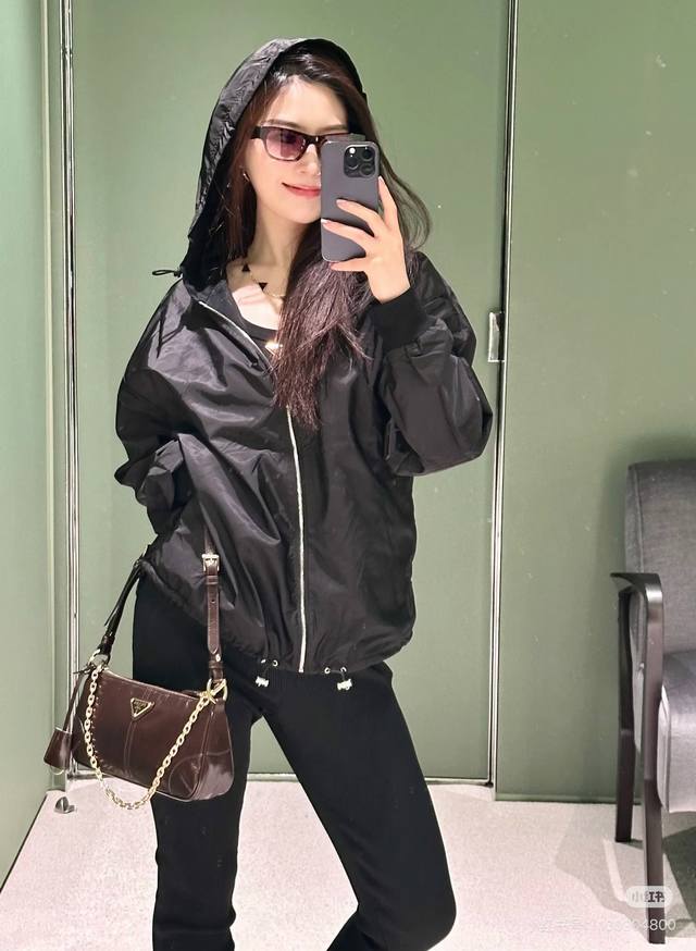 Jacket and shorts*25New Double-sided windbreaker jacket with minimalist style is