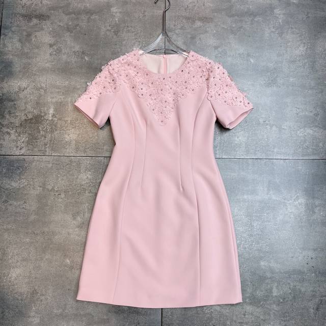 Re-order and shipment Hot item, the same style as celebrities, Valent0ڢ show 202