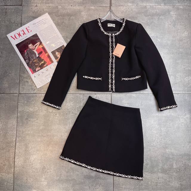 Re-order and shipment Hot-selling suit Mium*U 2025 early autumn new style, age-r
