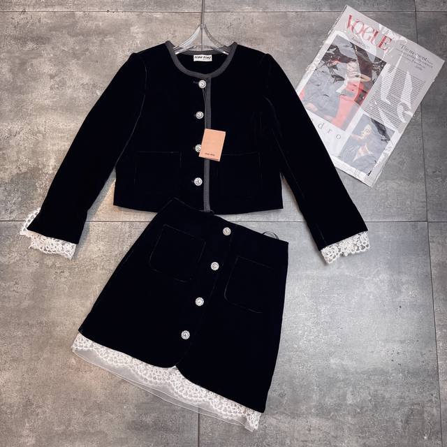 Re-order and shipment Hot item, velvet suit, the same suit as celebrities, origi