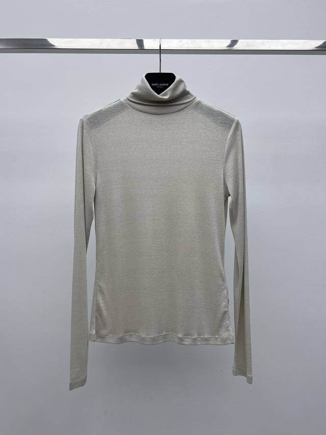 Sparkling high-neck bottoming shirtMade of rayon blended nylon fabricSoft and sm