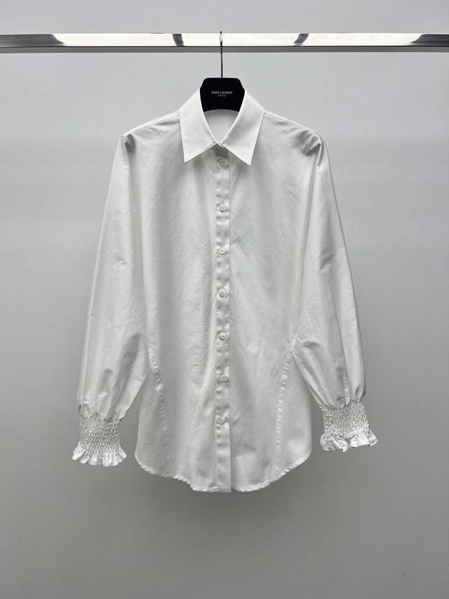 Merlett* waist-cinching shirtMade from cotton poplinSharp pointed collar and ela