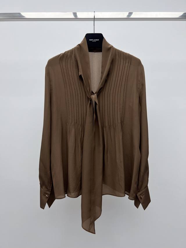 Lanvi* Ribbon ShirtMade of 100% silk fabricFinely layered stripes create aesthet