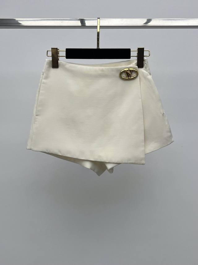 Valentin*Wool and gold button skirtMade of wool blended fabricVersatile A-line s