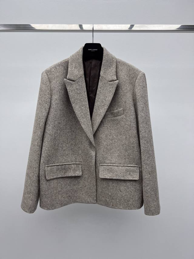Single-button suit This suit jacket is a regular fit Made from a tweed wool ble